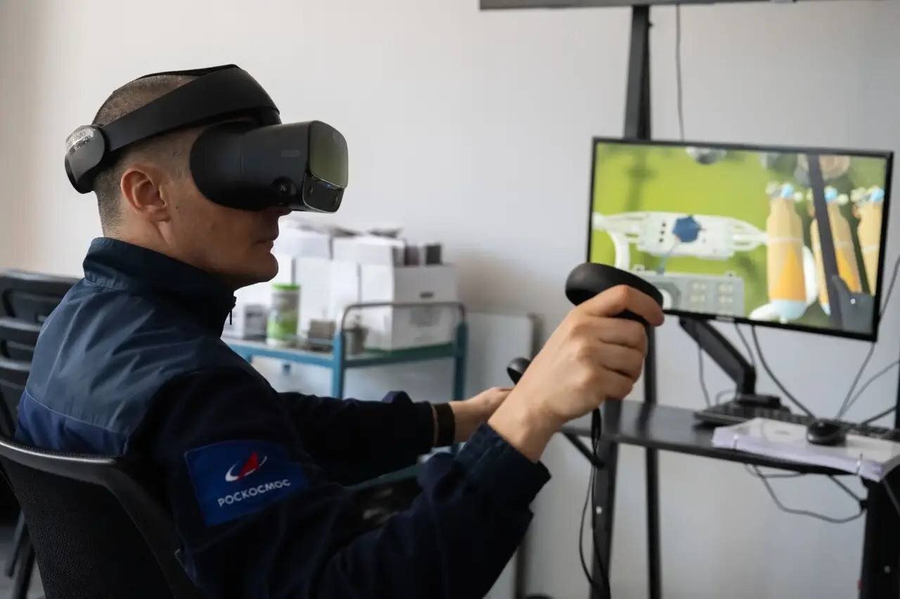 Cosmonauts Complete Virtual Spacewalk