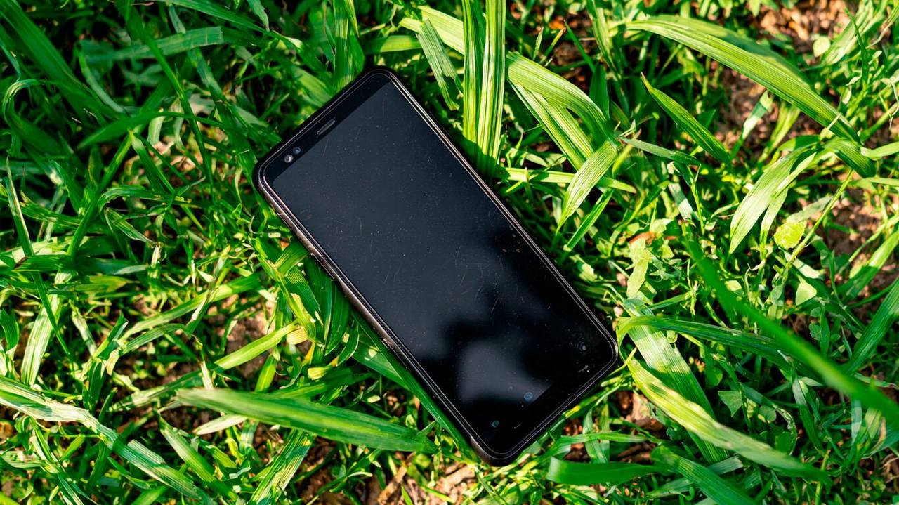 "Bureau 1440" and "Sputniks" Secure Frequencies for Direct Smartphone-Satellite Connection