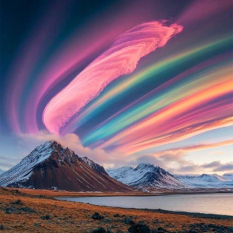 Polar Stratospheric Clouds Spotted Above Icelandic Mountain