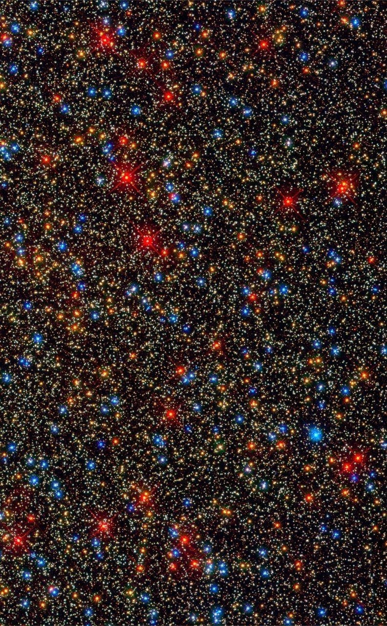 omega centauri globular star cluster captured by hubble telescope

The Hubble Telescope recently captured an image of the core of the Omega Centauri globular star cluster. This cluster, situated about 15,000 light-years away from Earth, is host to approximately 10 million stars.

This stunning image provides a glimpse into the heart of one of the most massive and luminous globular clusters in our galaxy, showcasing the beauty and complexity of the universe's stellar formations.