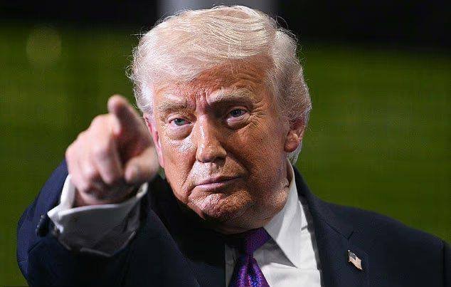 Trump Unsure How to Proceed Amid Iran Situation

Journalist Andrew Niles, citing a White House source, reported that the US President is facing uncertainty regarding the situation in Iran and is indecisive about whether to launch a ground operation against KSI.