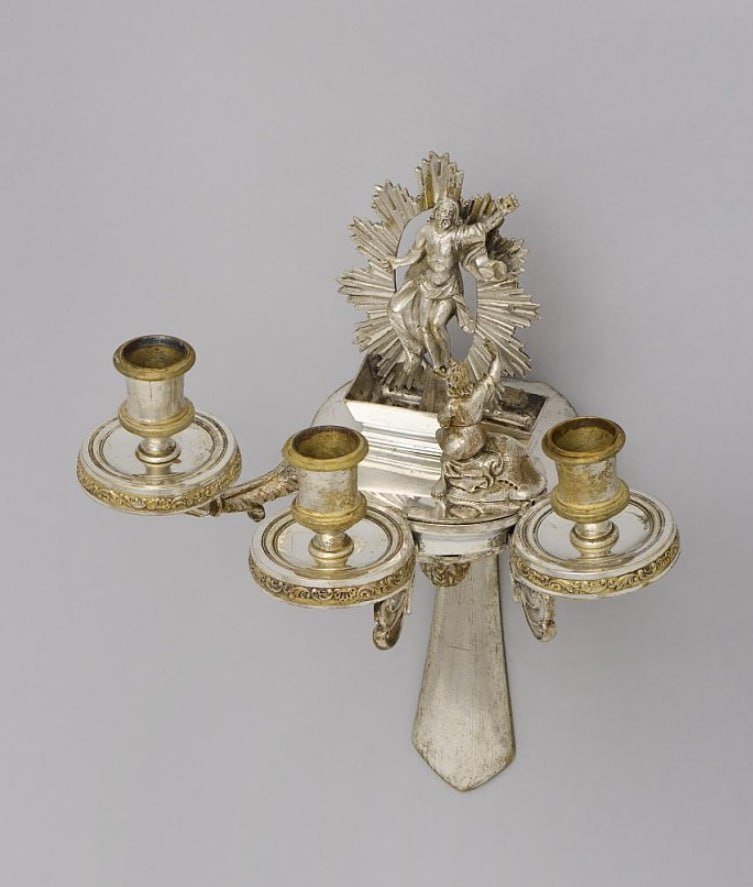 In Russia, in the mid-19th century, master Yegor Stolyarov crafted a 23.0 cm tall tricery piece. Made of copper and adorned with silvering, this artwork is now featured as the #exhibitoftheday at the Moscow Kremlin Museums. This historical artifact showcases the intricate craftsmanship and attention to detail characteristic of that time period.