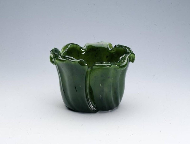 Antique Jade Bowl Showcased at Moscow Kremlin Museums