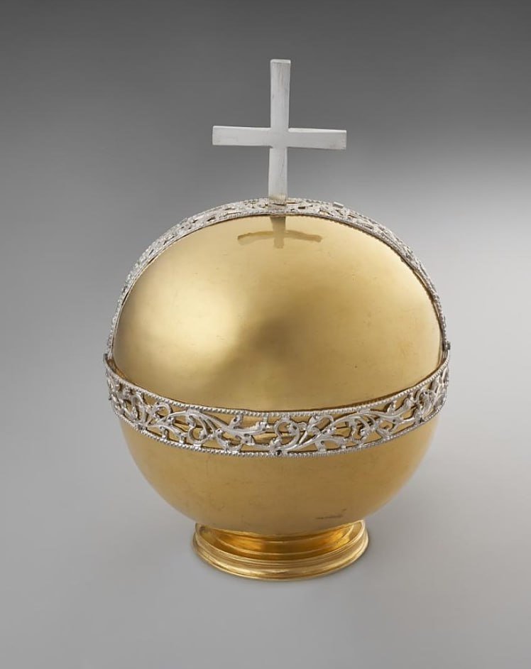Saturday Poll: Guess the Ruler Intended for the Small Golden Orb

The Armory Chamber's exhibition features a small golden orb with a cross on top. Can you recall the ruler it was meant for? Stay tuned for the answer later in the day!